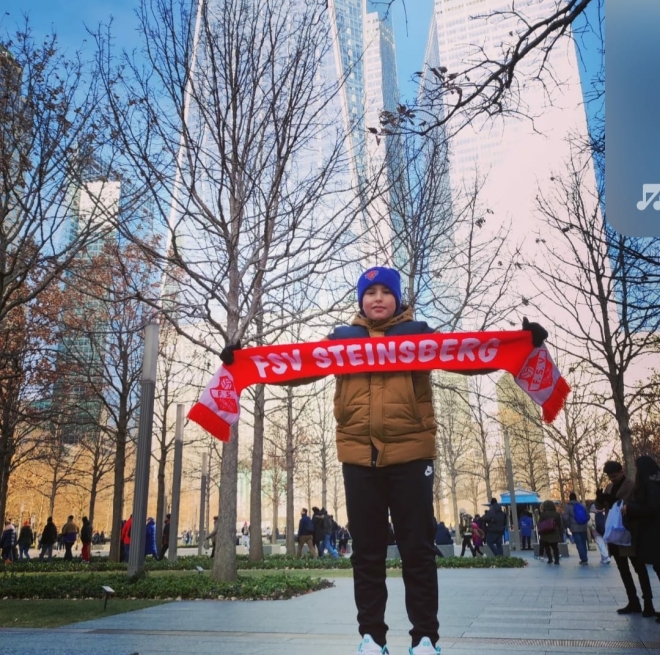 ★★ #FSVJugend – Elias allein in New York? – Urlaubsgrüße aus Übersee ★★